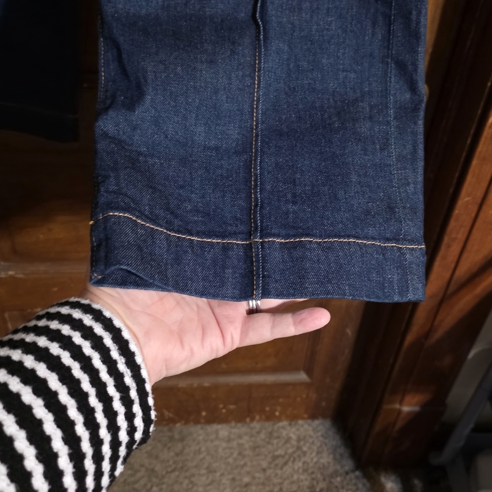 Loft  Outlet High Rise Wide Leg Crop Jeans In Dark Wash Size 0 - Picture 4 of 12